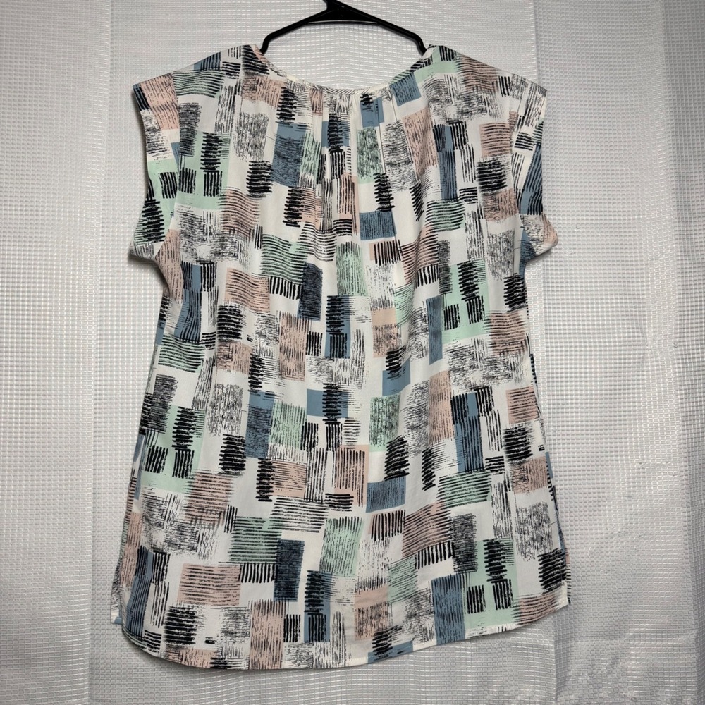 Charming Charlie Blouse Polyester Geometric Print Cap Sleeve Career Mod Top M - Picture 2 of 6